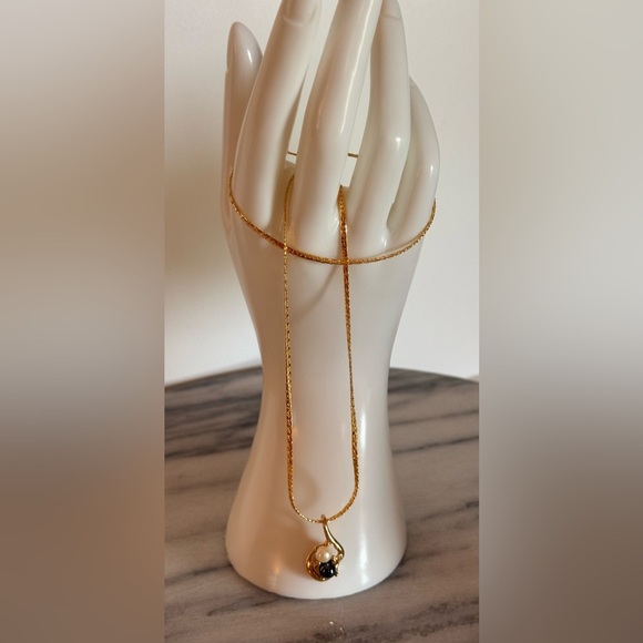 Vintage Mid Century Mod Gray & White Faux Pearls Goldtone Pendant Necklace - Picture 11 of 15